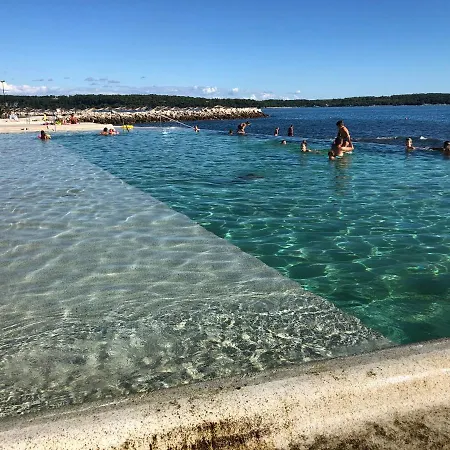 Apartment Lois Met Airco Wifi En Zwembad Novigrad (Istria)