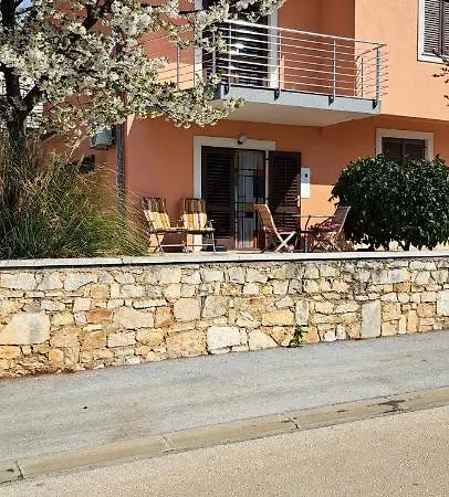 Apartment Lois Met Airco Wifi En Zwembad Novigrad (Istria)