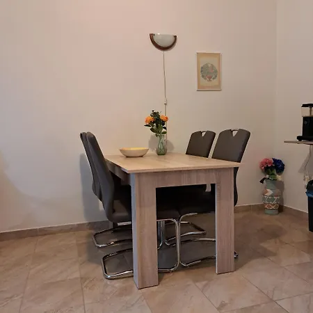 Lois Met Airco Wifi En Zwembad *