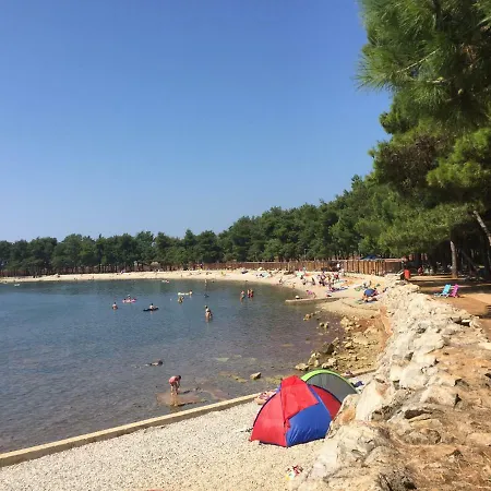 Lois Met Airco Wifi En Zwembad 아파트